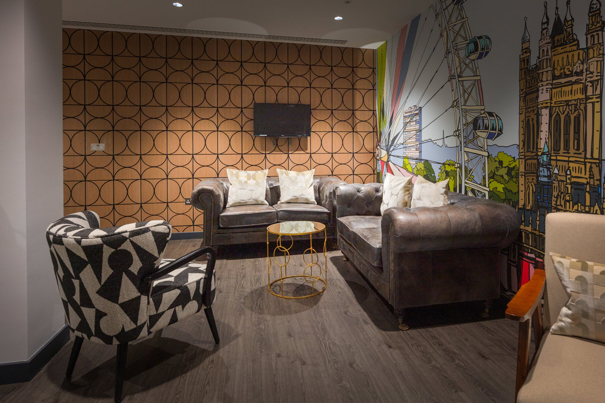 GREEN ROOM E