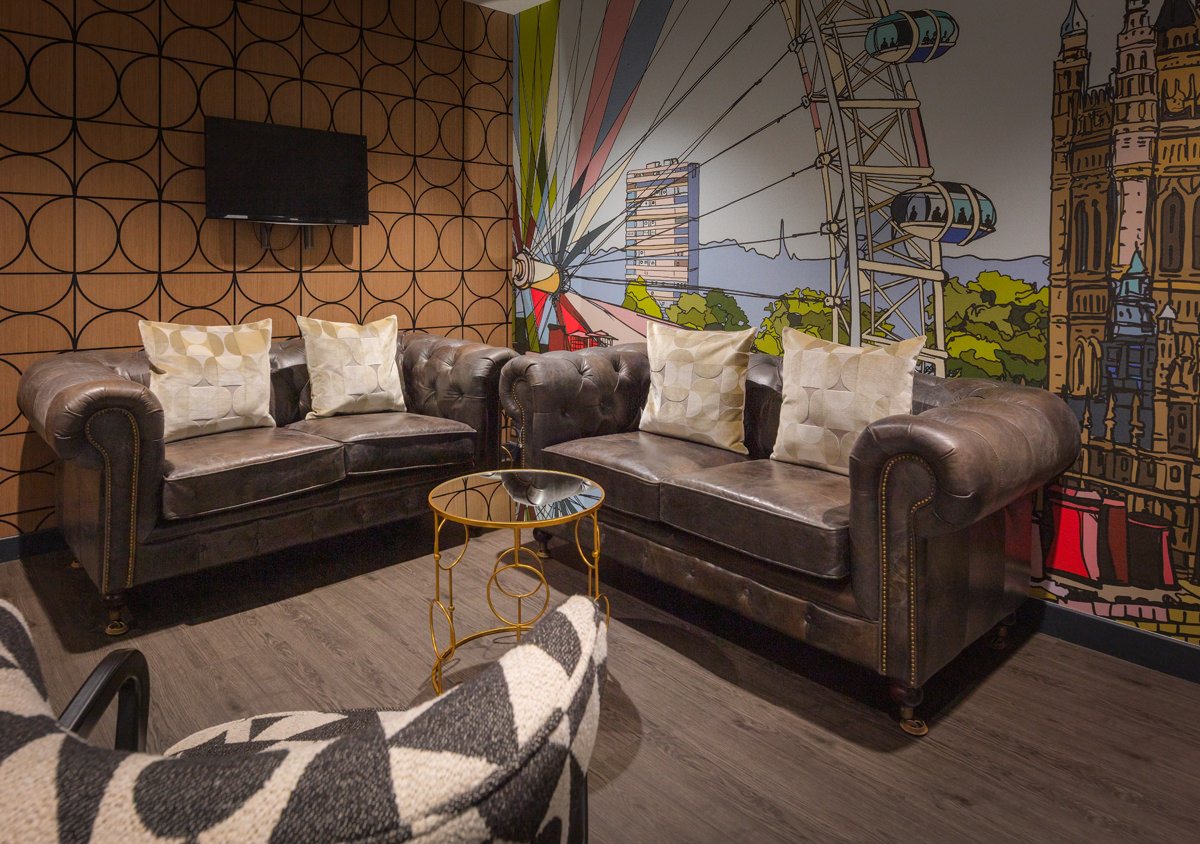 GREEN ROOM E