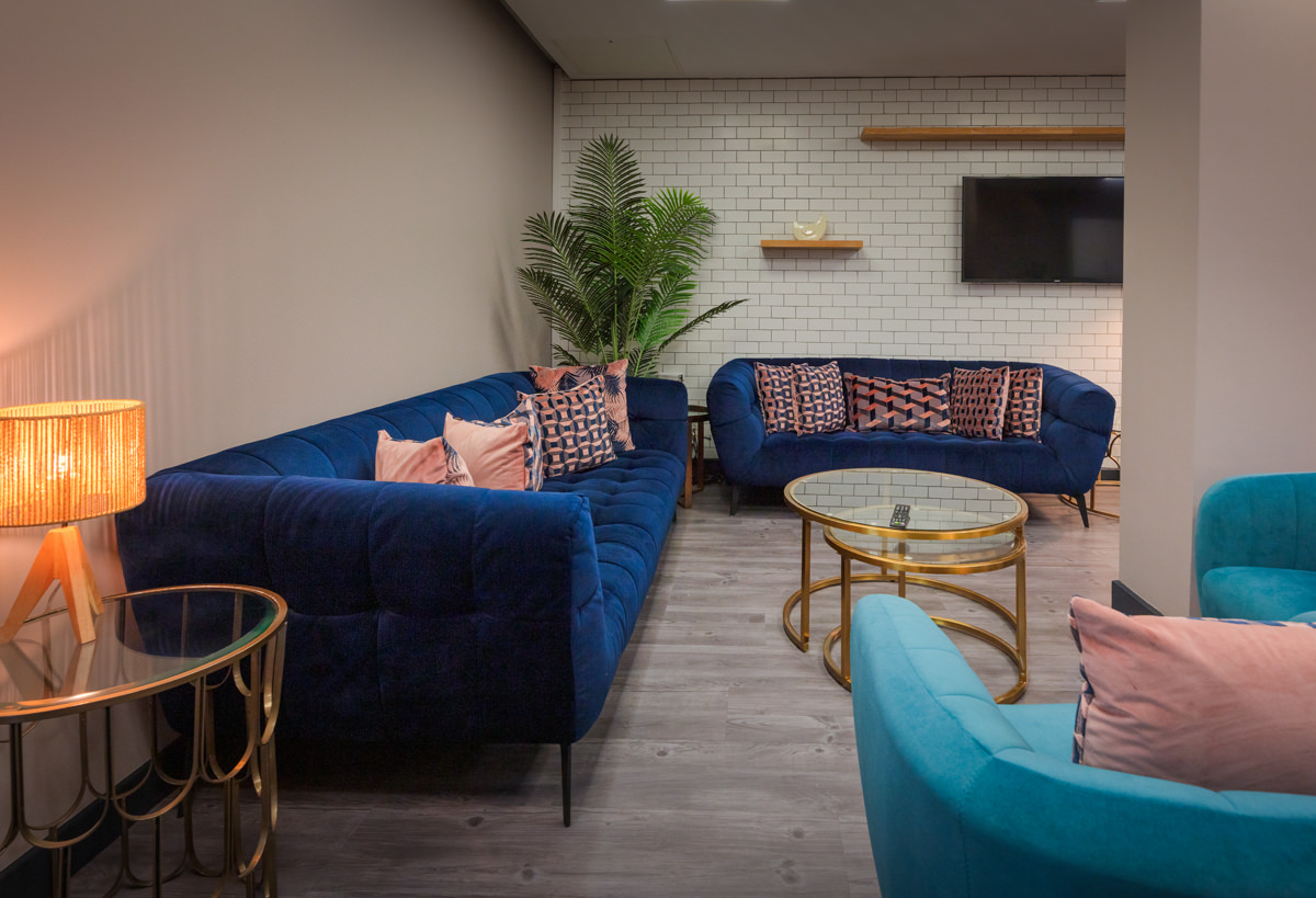 GREEN ROOM E
